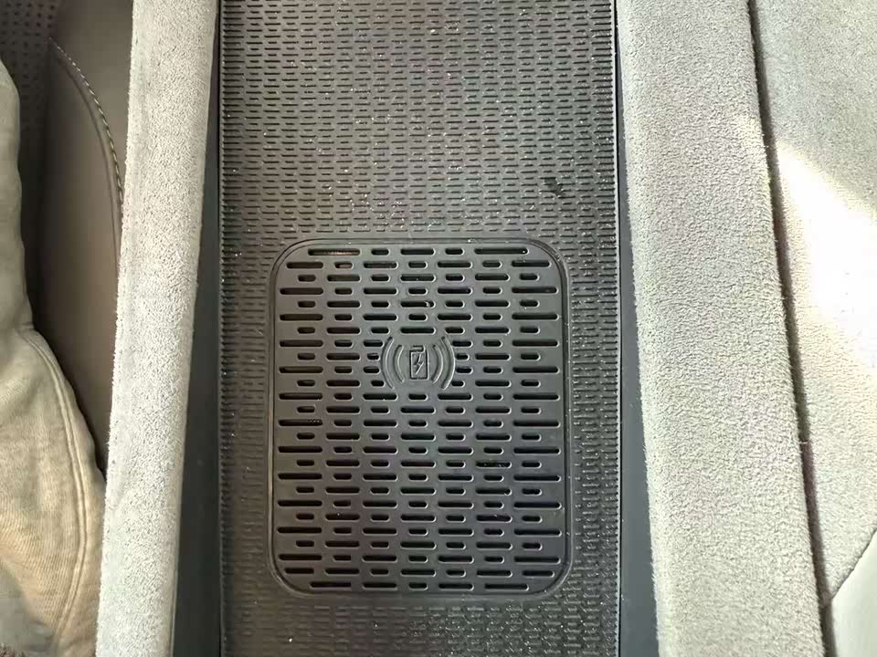 VOYAH Lantu chasing light