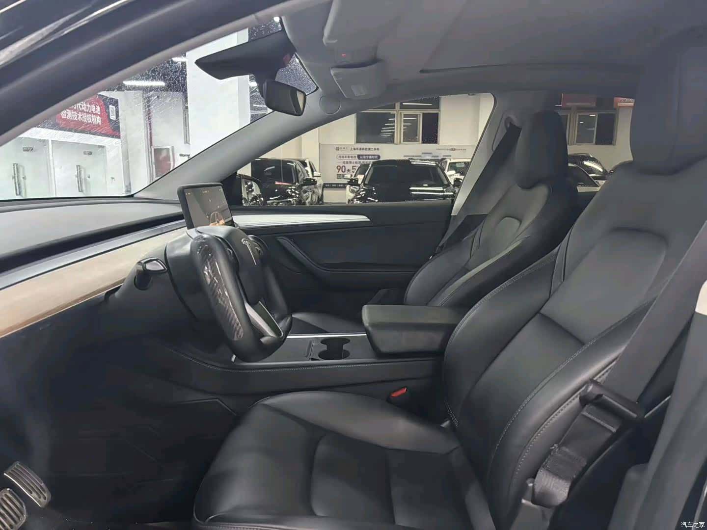 Tesla Model Y, 2023 4