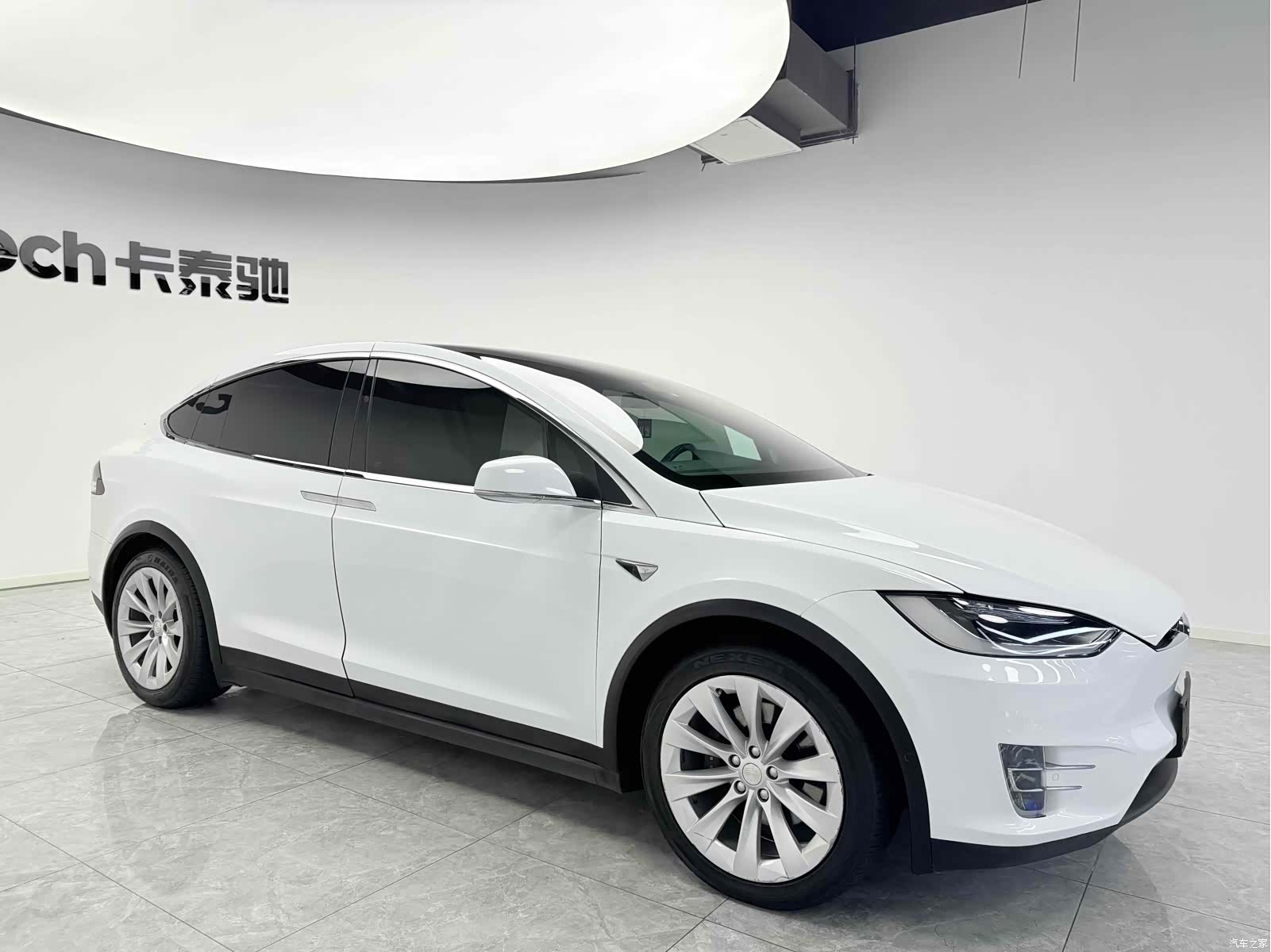 Tesla Model X, 2017 3