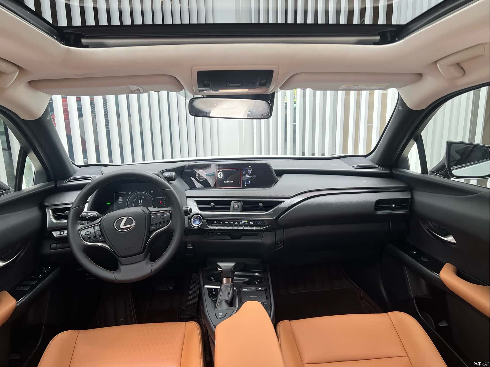 Lexus UX, 2021 все фото