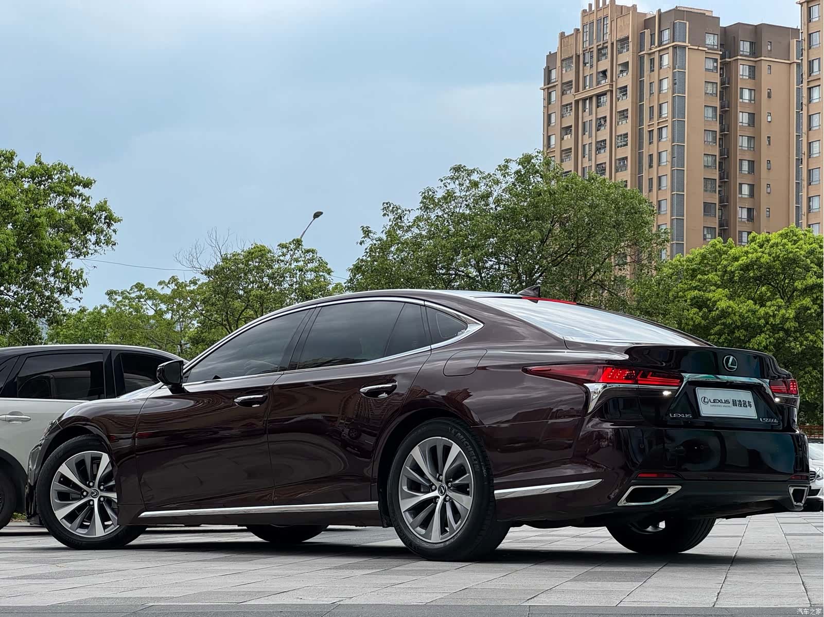 Lexus LS, 2019 4