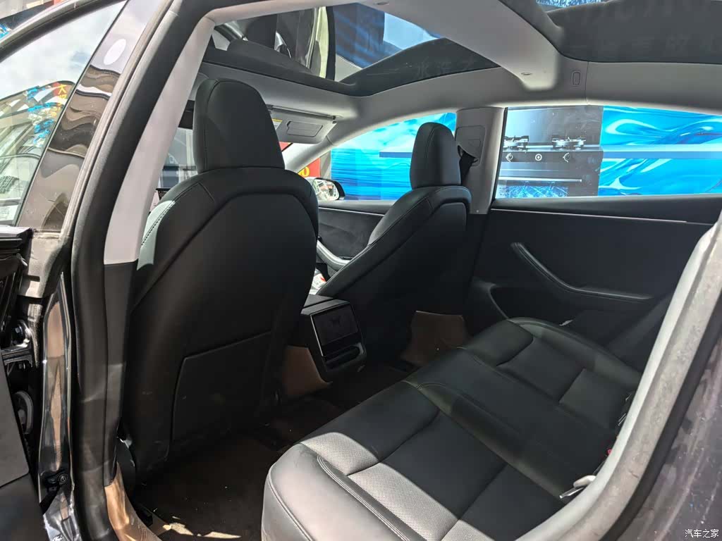 Tesla Model 3, 2025 4