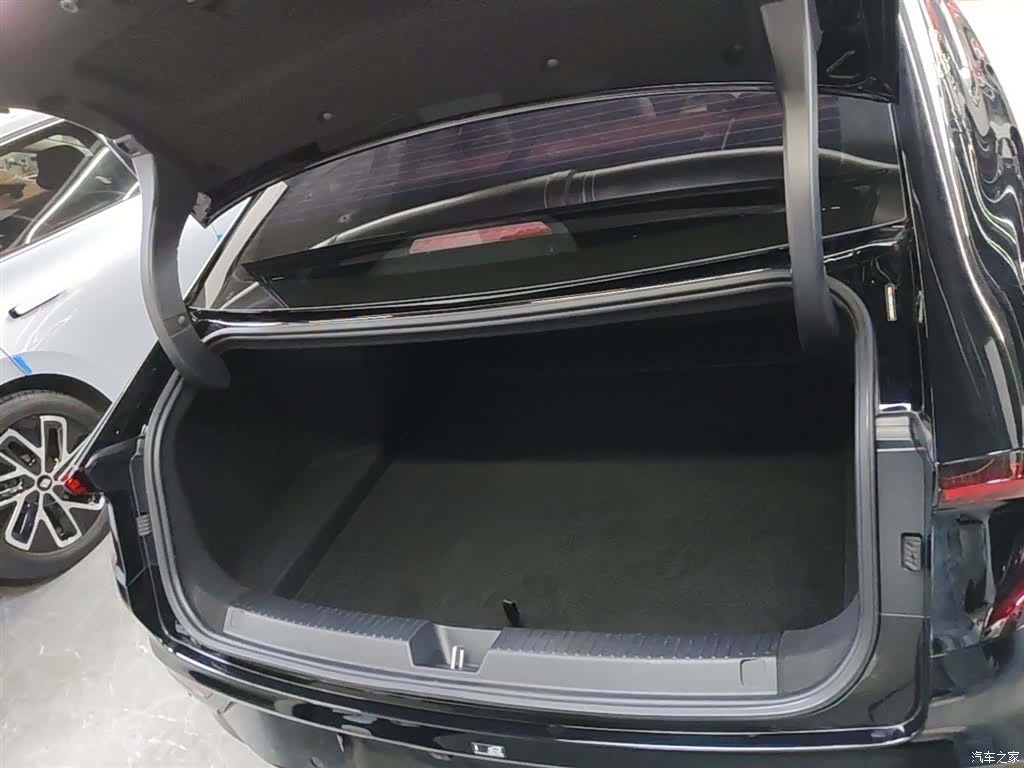 Wuling Starlight, 2025 19