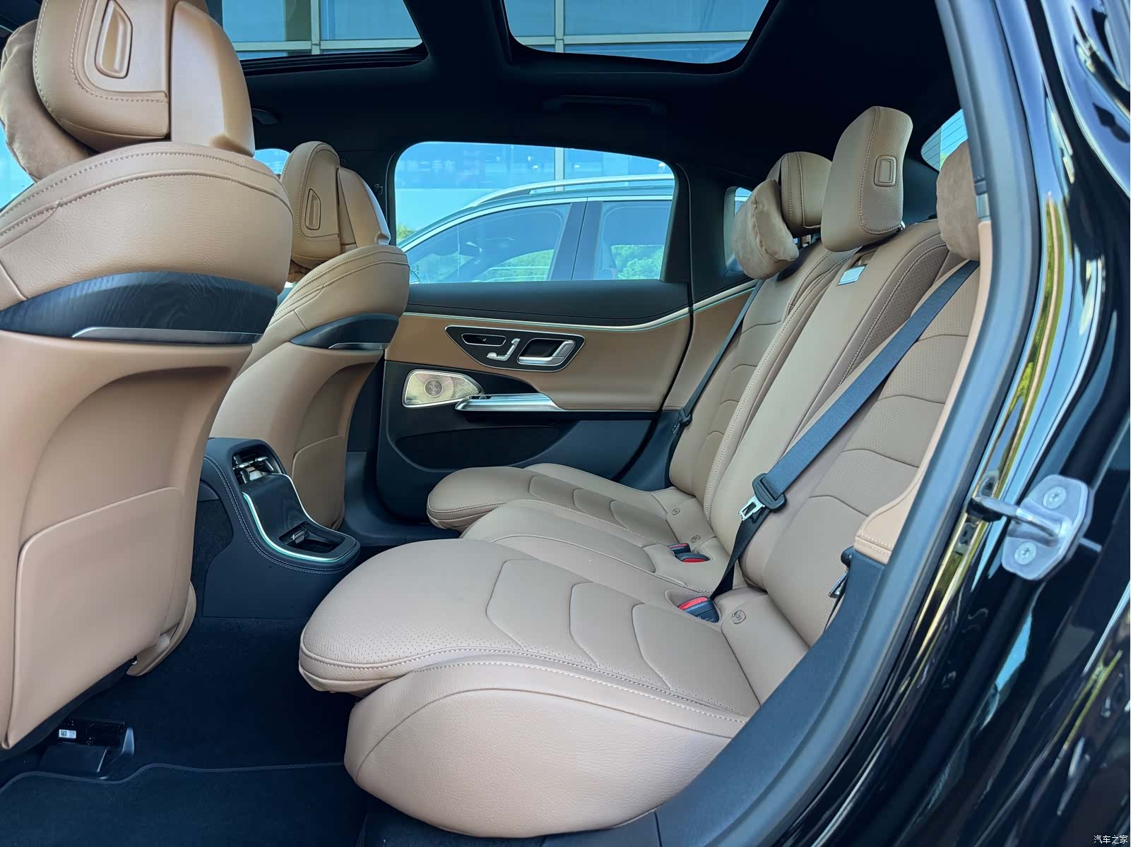 Mercedes-Benz E-Class, 2026 16