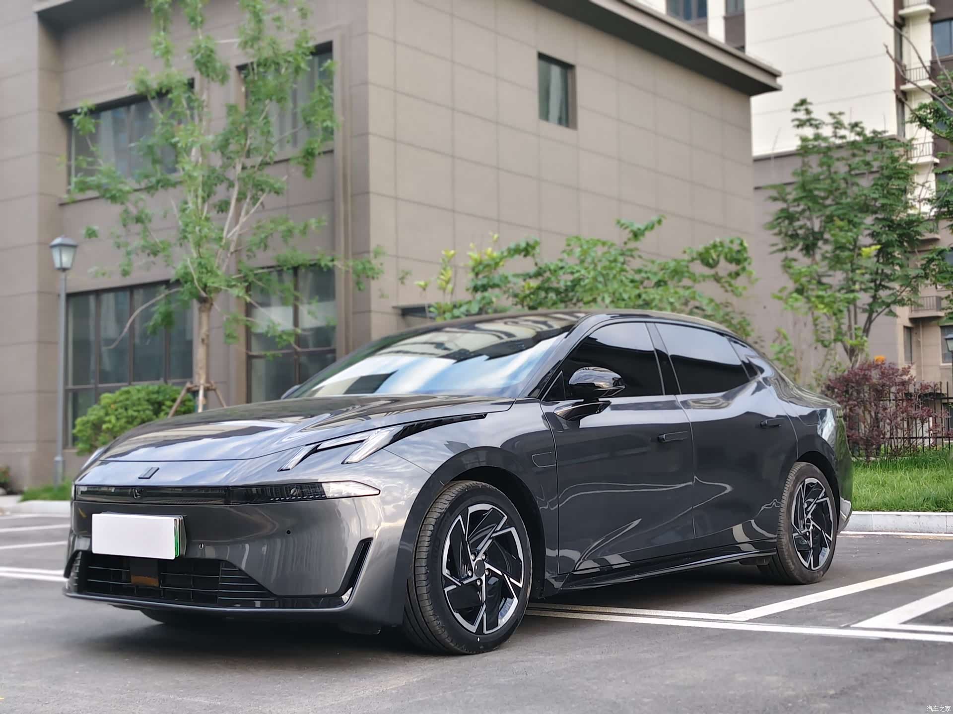 Lynk & Co 02