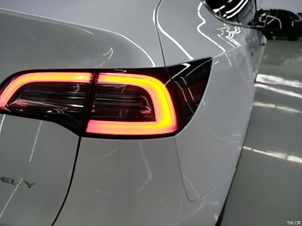Tesla Model Y, 2024 8