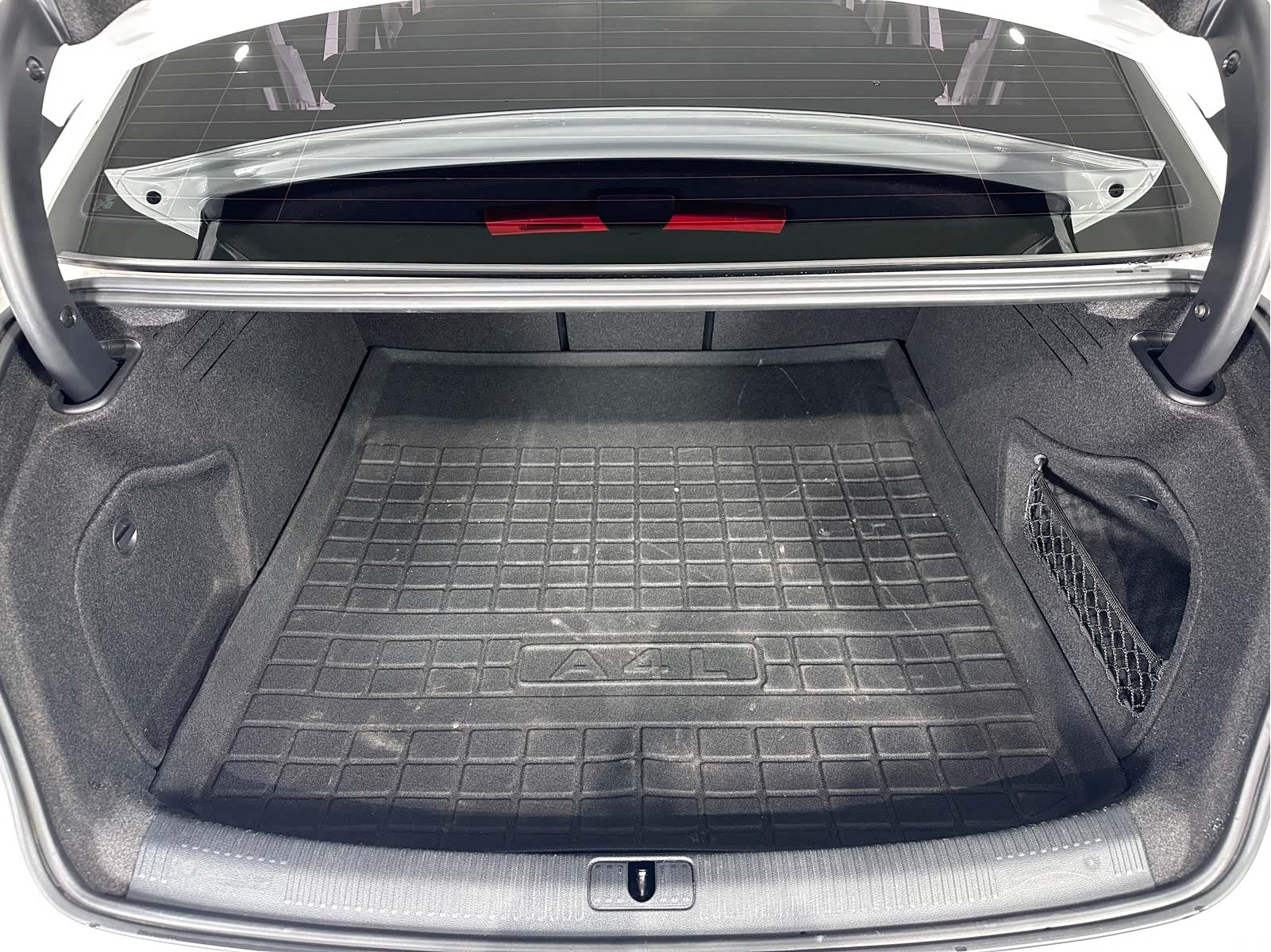 Audi A4L, 2019 15