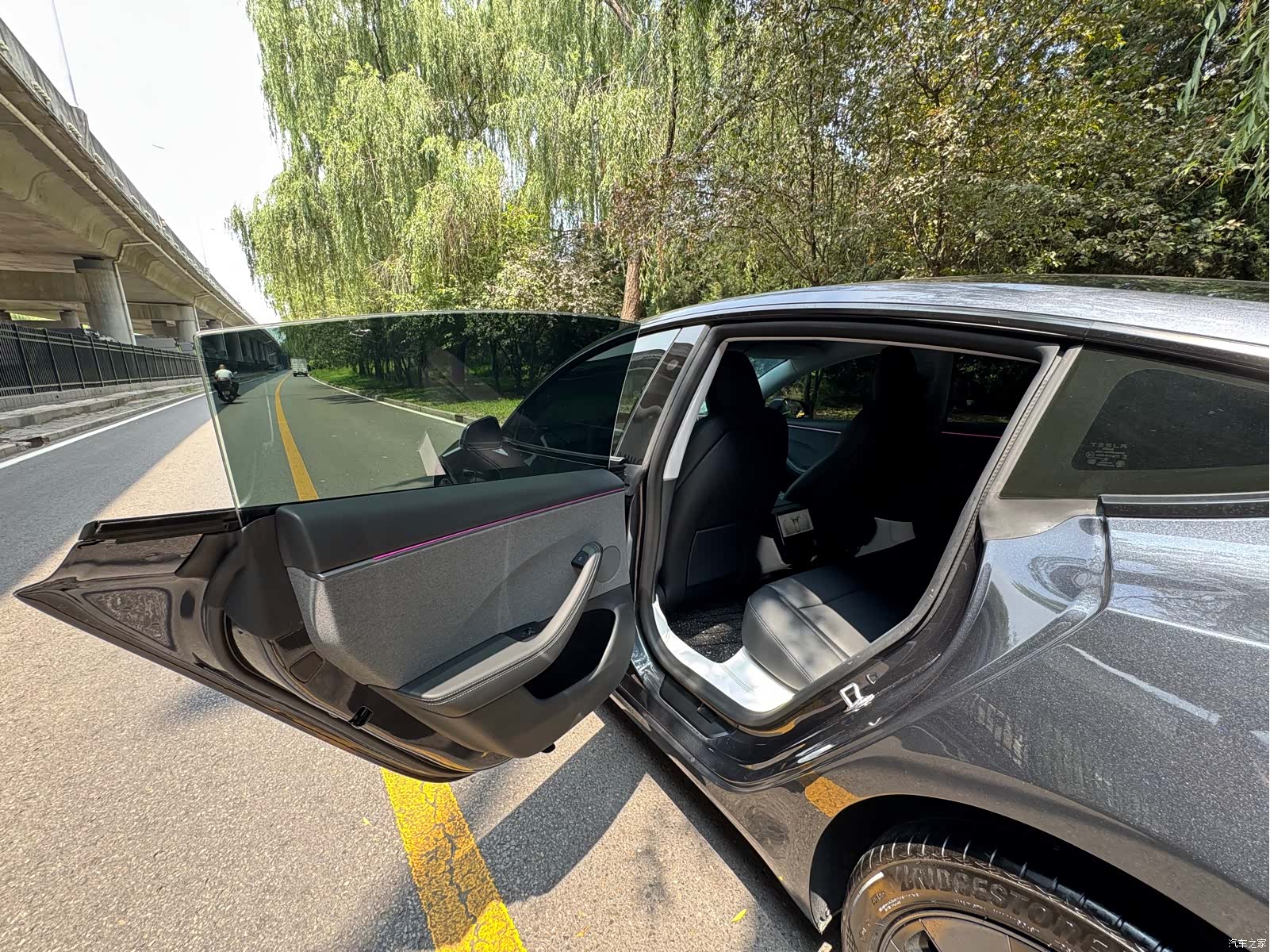 Tesla Model 3, 2025 13