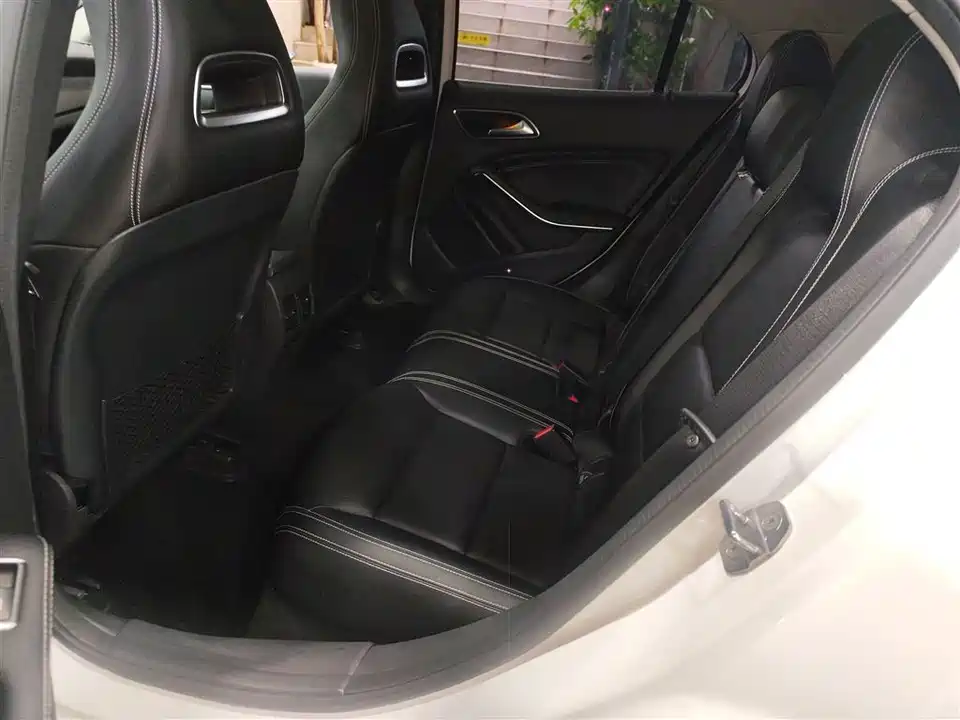 Mercedes-Benz GLA Mercedes-Benz GLA