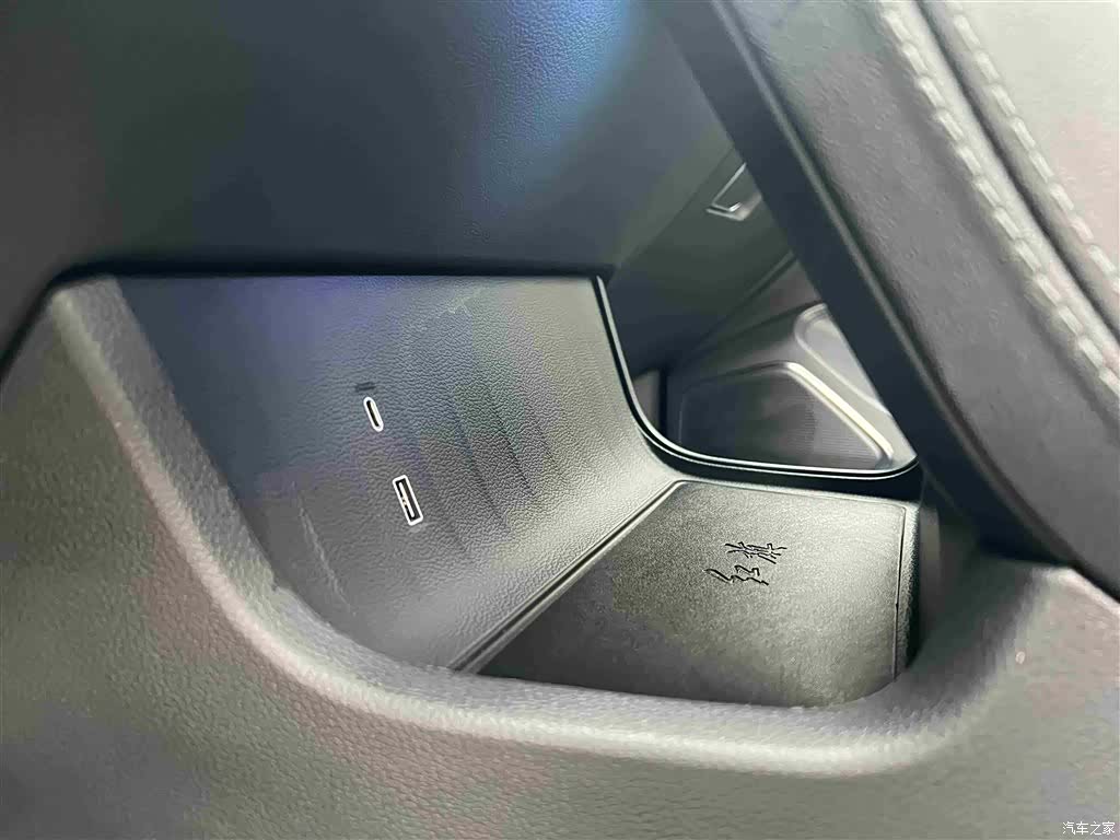 Hongqi H5, 2025 24
