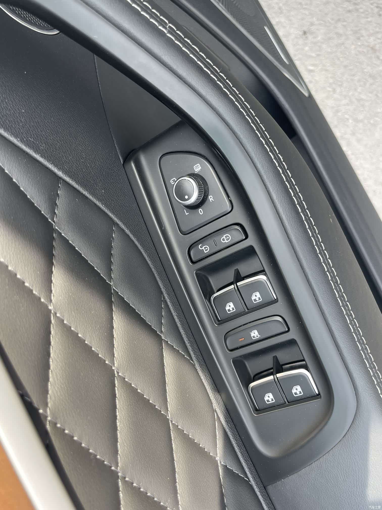 Hongqi HS7, 2022 7