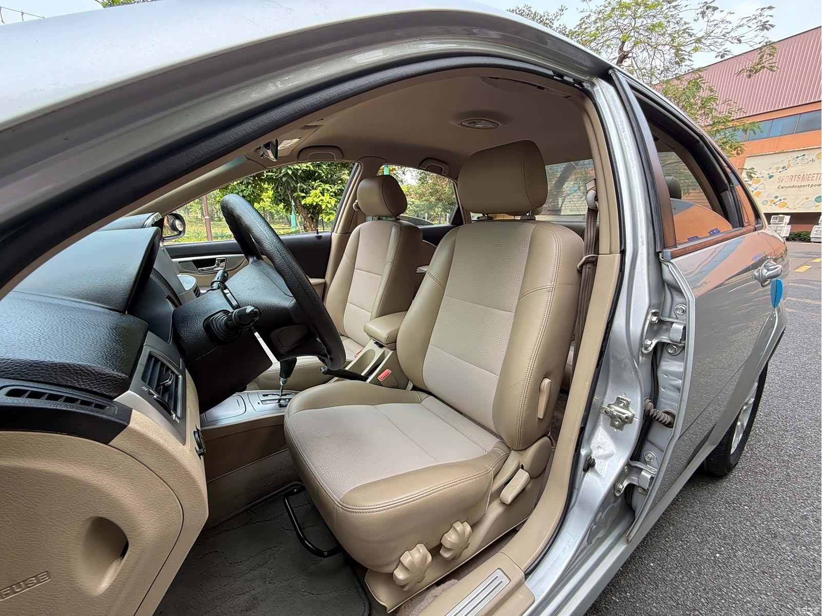 Buick 1.6LX-AT, 2012 9