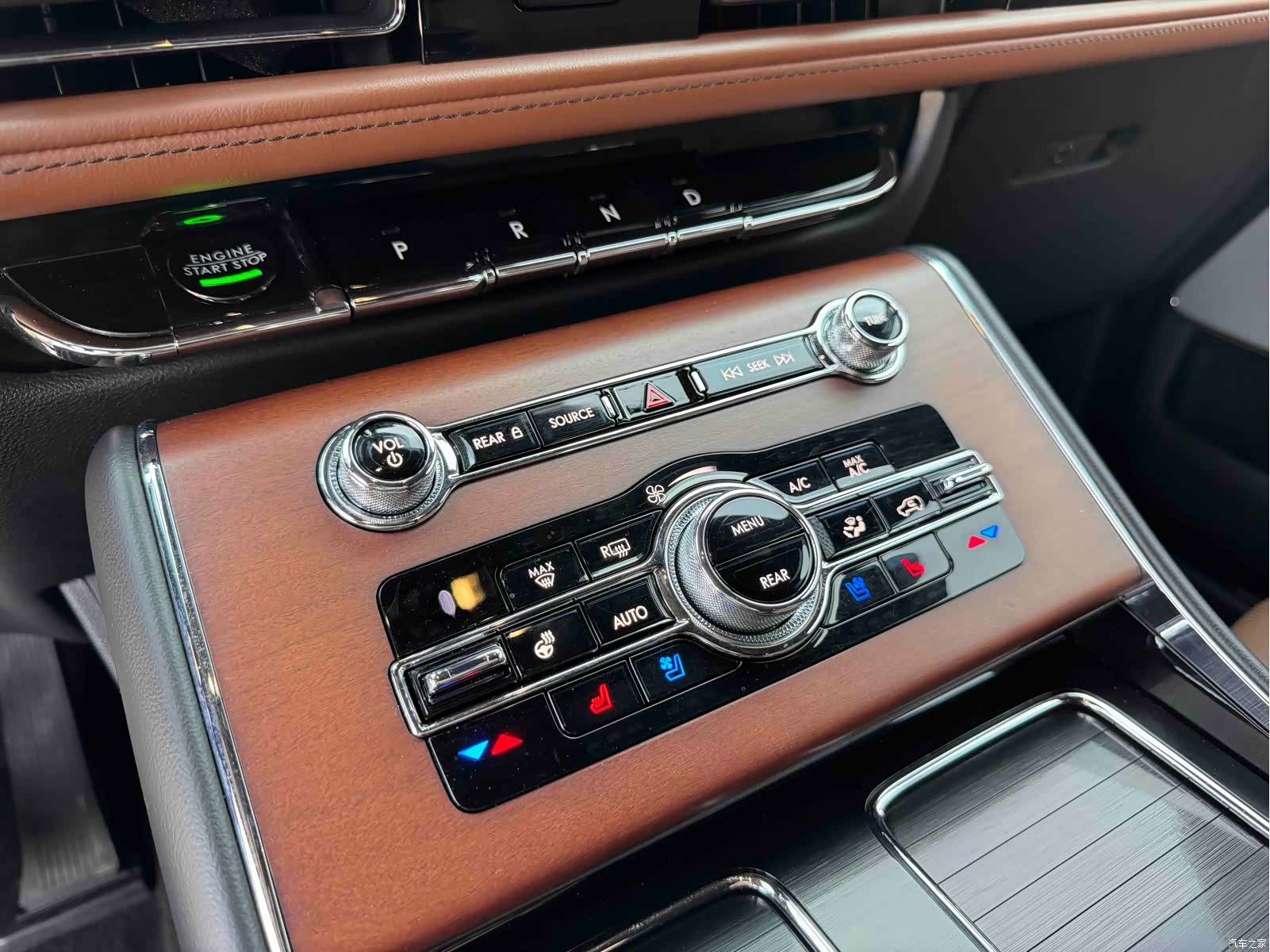 Lincoln Aviator, 2021 14