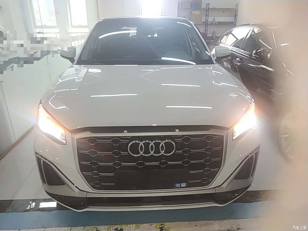 Audi Q2L, 2023 3