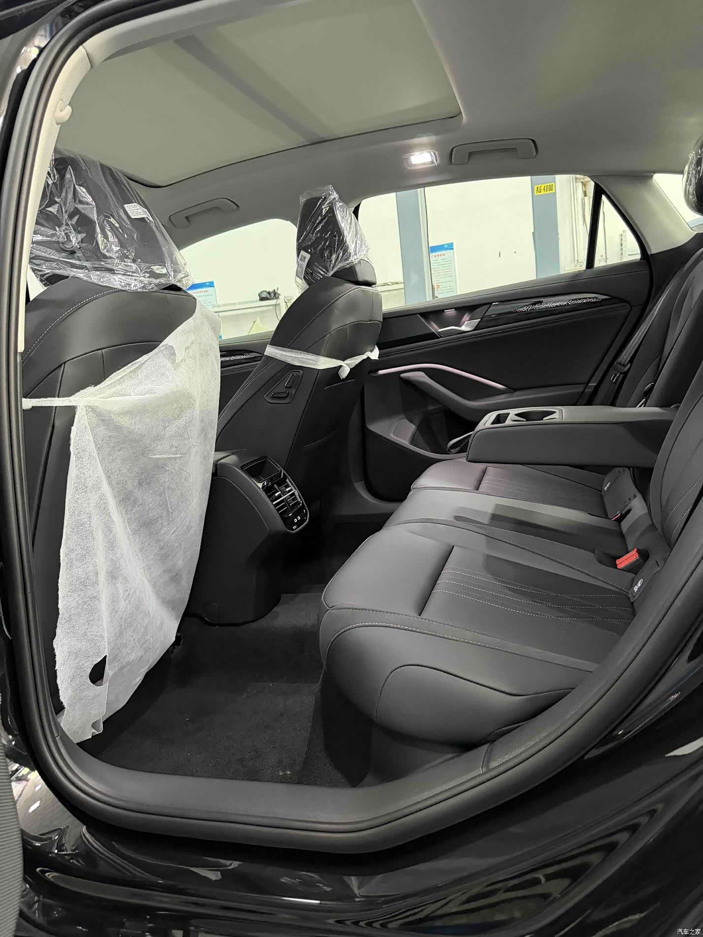 Volkswagen Magotan, 2026 9