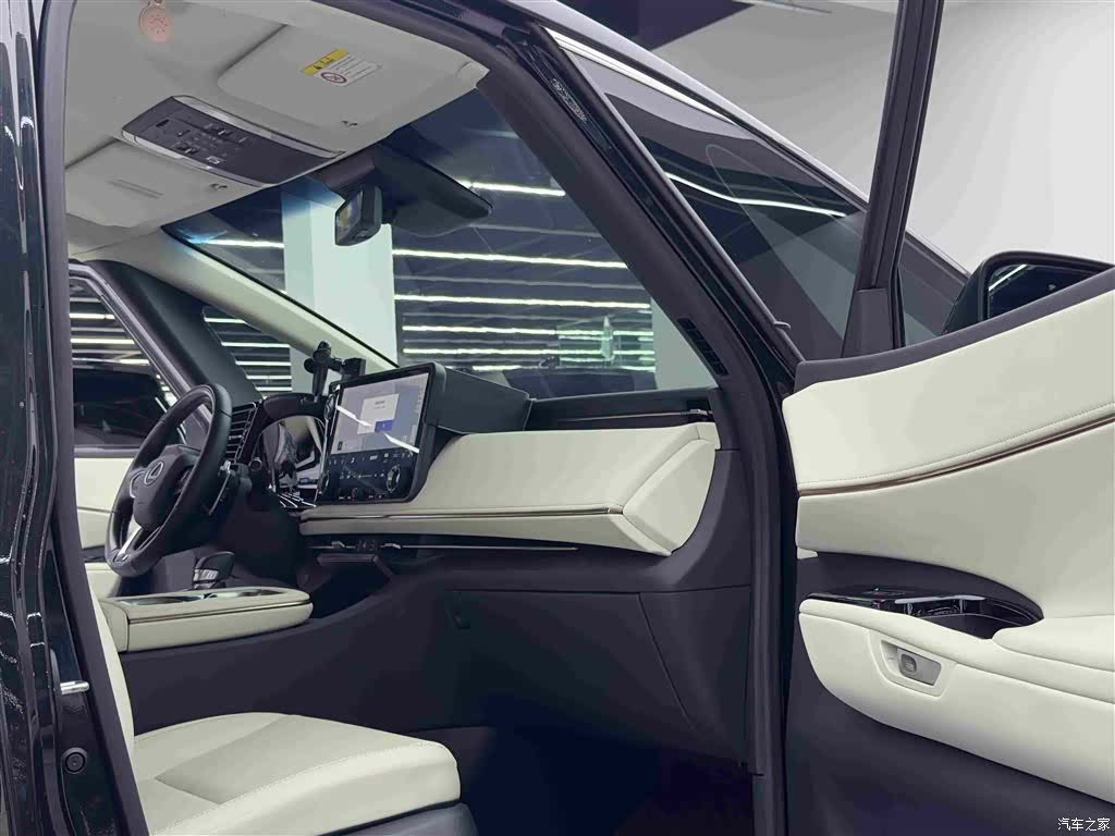 Lexus LM, 2024 10