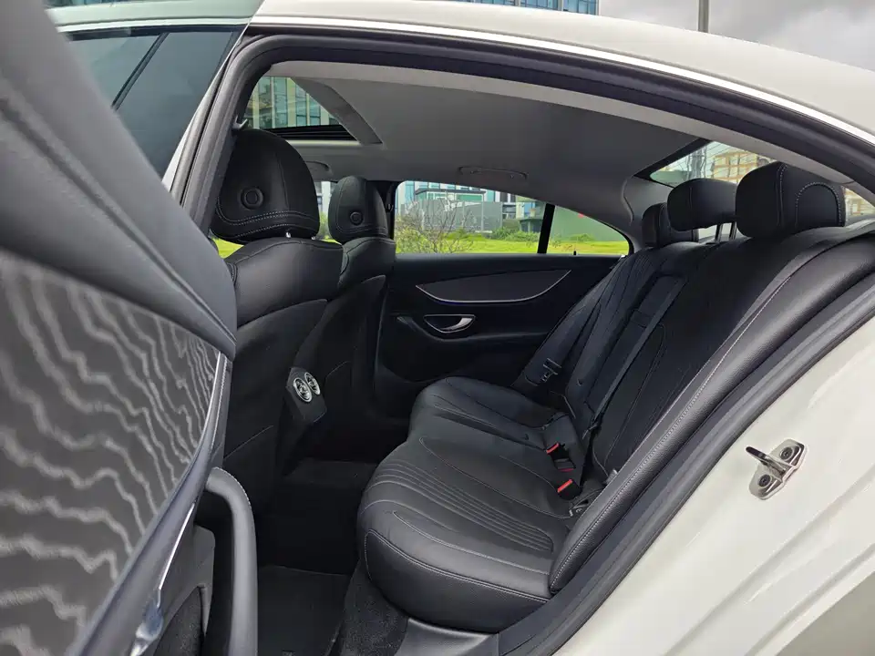 Mercedes-Benz CLS Mercedes-Benz CLS