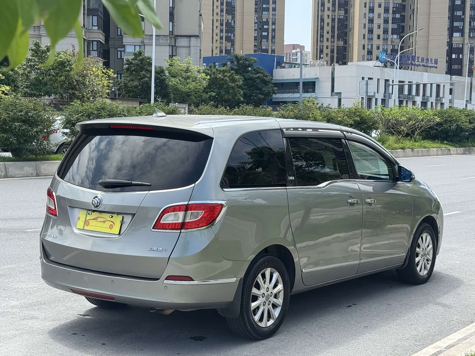 Buick GL8, 2012 3