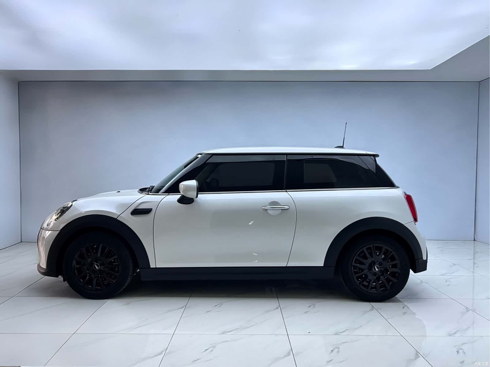 Mini ONE, 2024 4