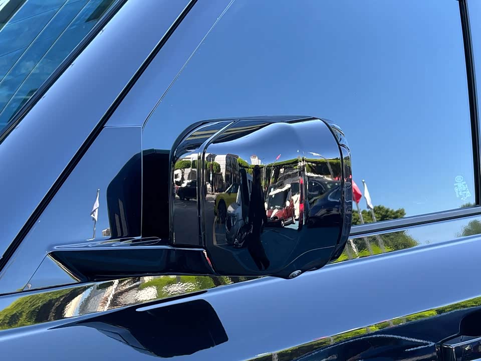 Land Rover guard