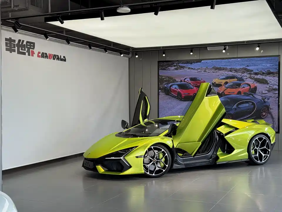 Lamborghini Revuelto