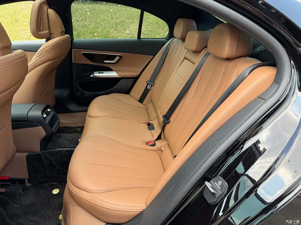 Mercedes-Benz E-Class, 2025 10