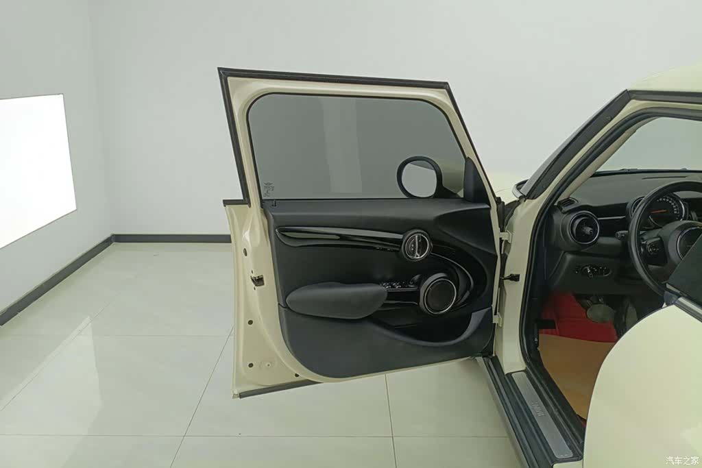 Mini ONE, 2019 7