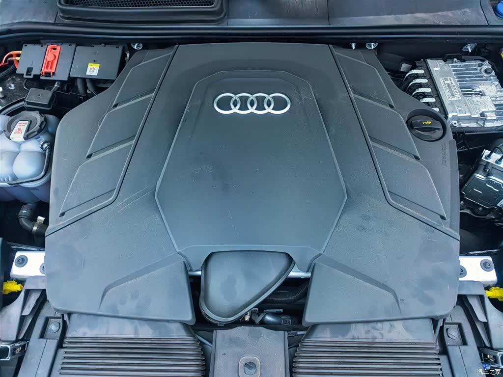 Audi Q8, 2025 17