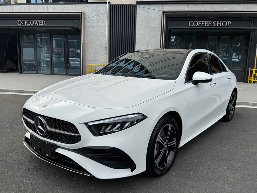 Mercedes-Benz A-Class 2025, фото 1