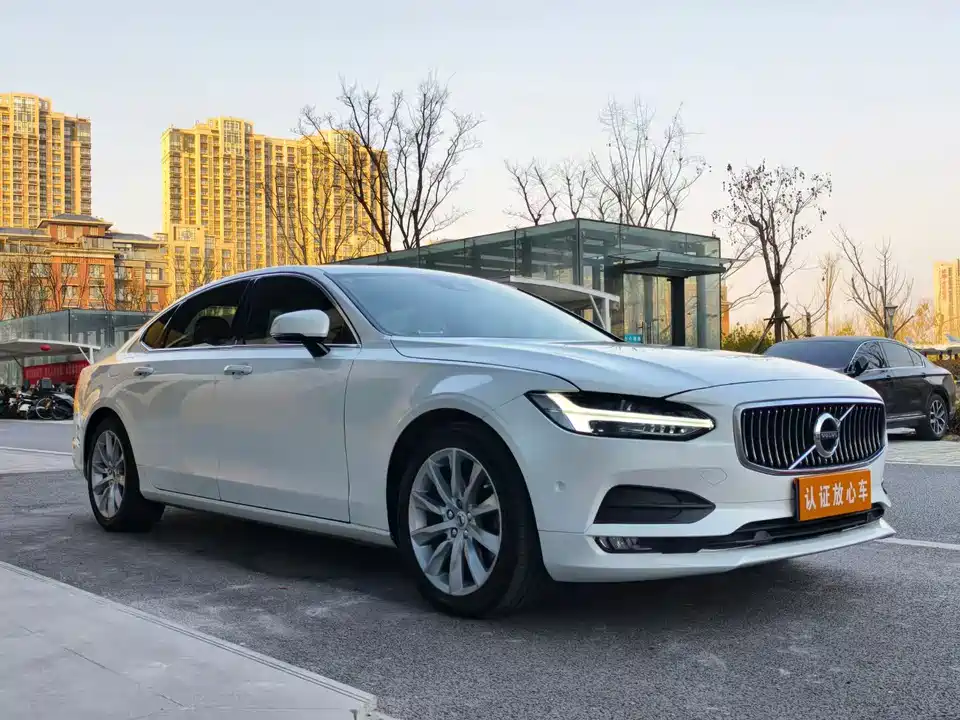 Volvo S90