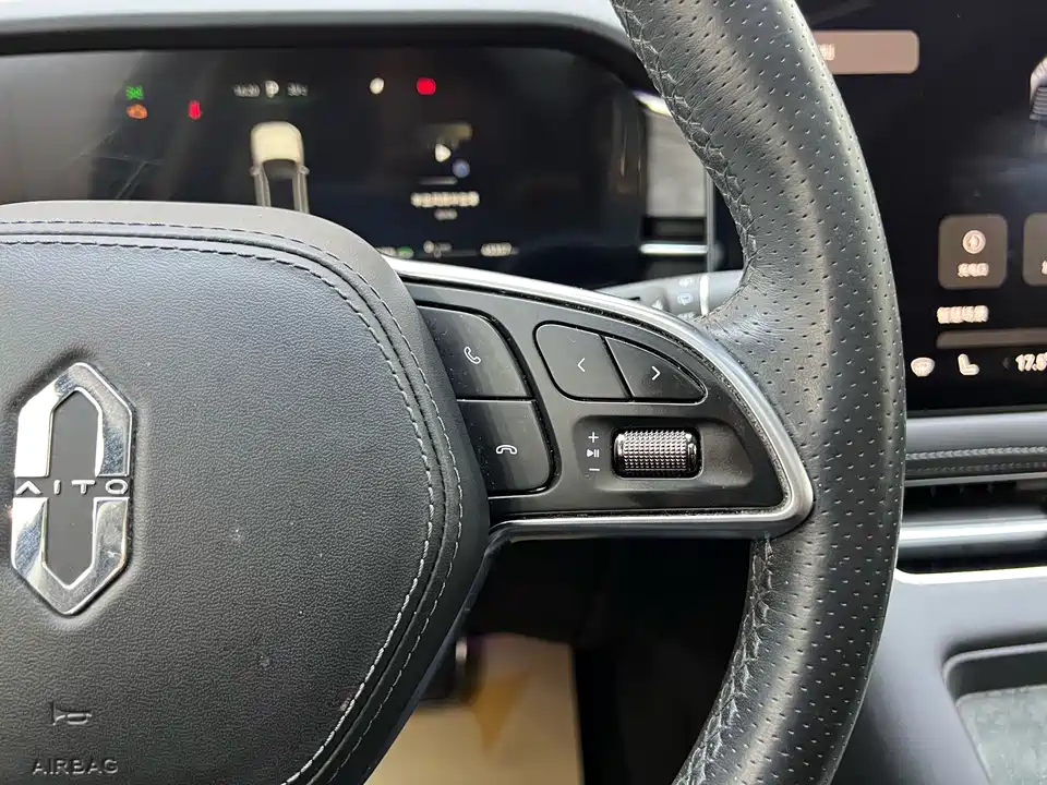 AITO Ask the world M5