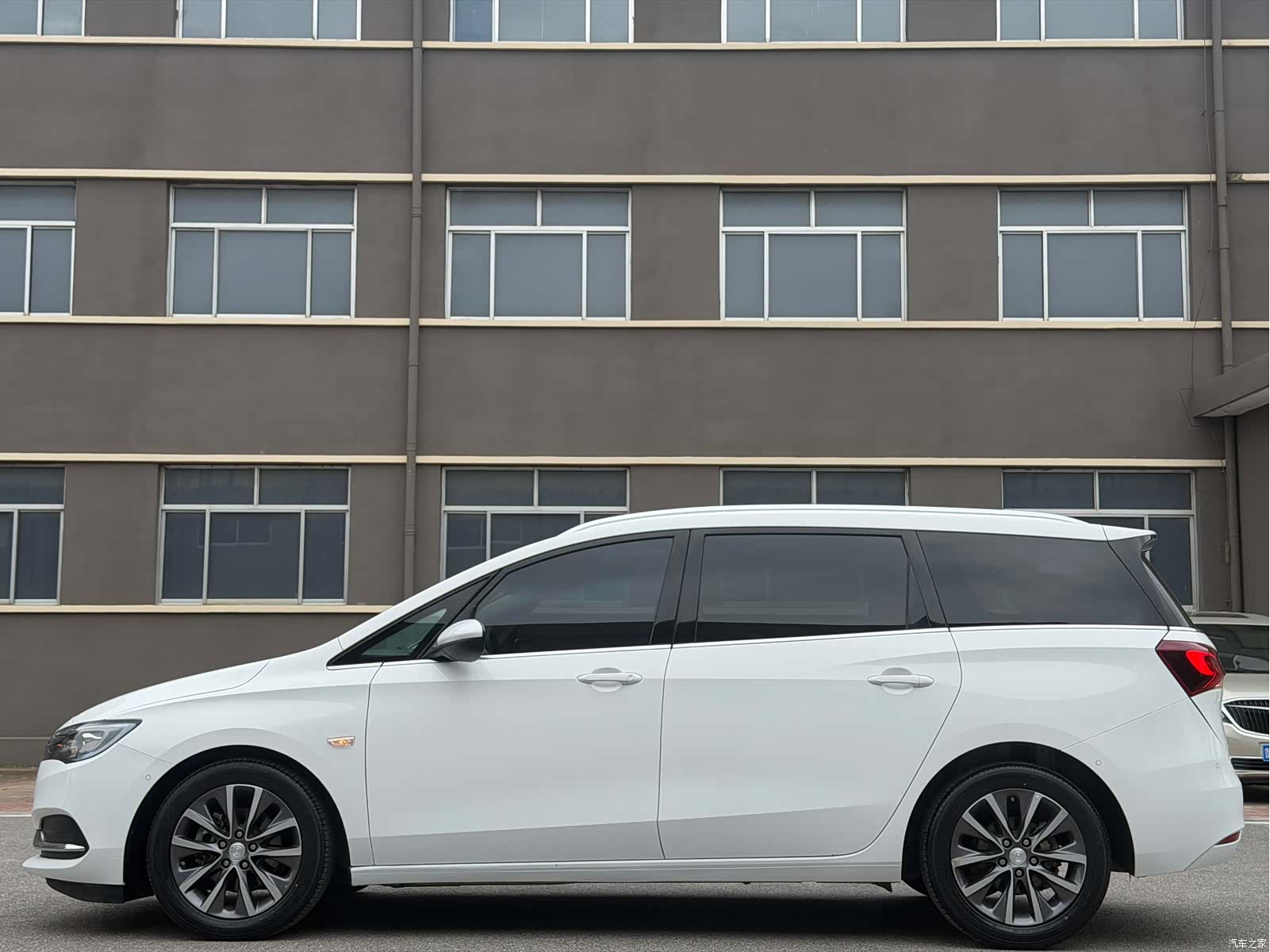 Buick GL6, 2022 3