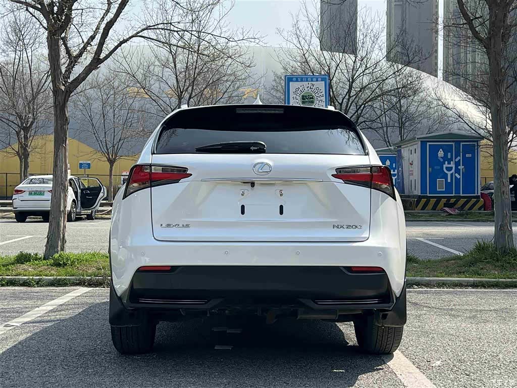 Lexus NX, 2017 11