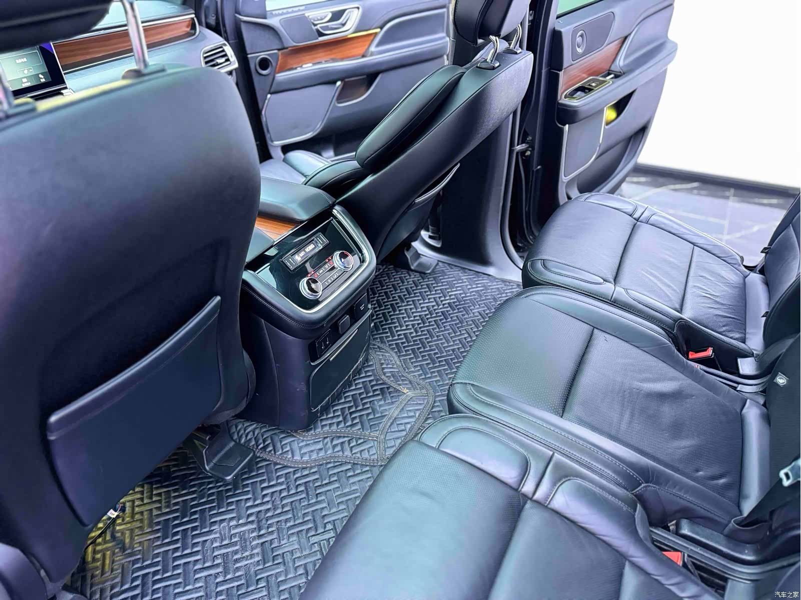 Lincoln Navigator, 2018 16
