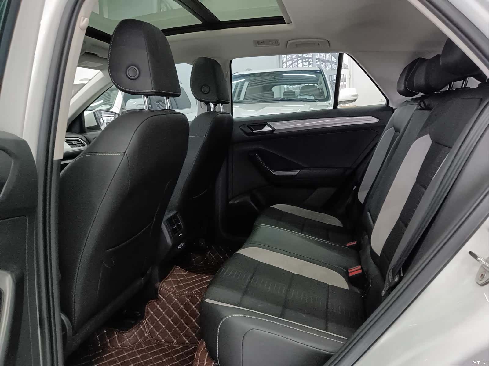 Volkswagen T-ROC, 2023 14
