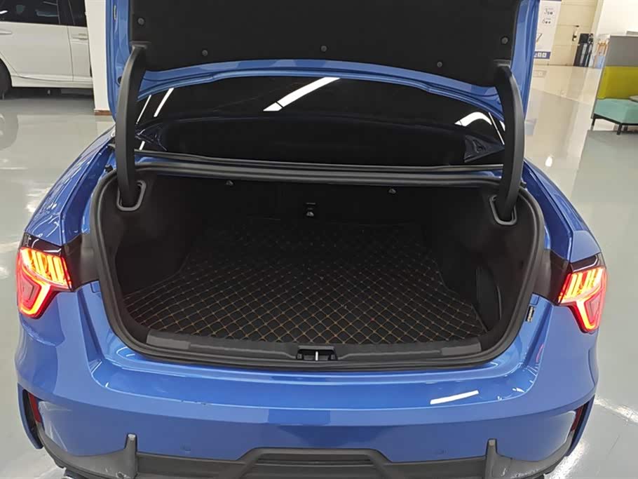 Lynk & Co 03 Lynk & Co 03