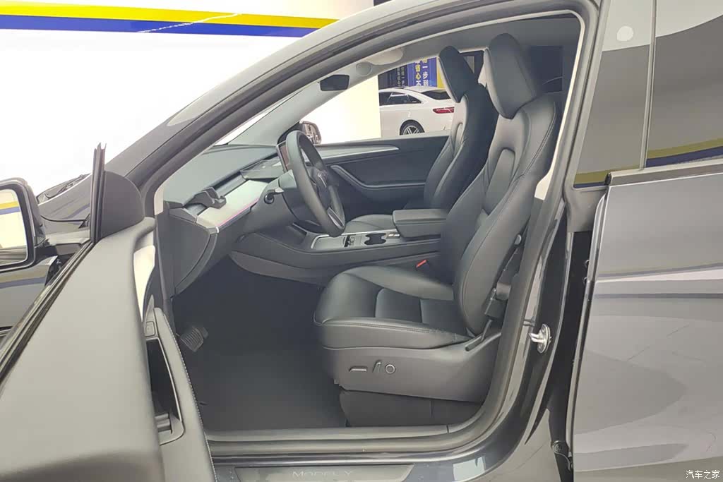 Tesla Model Y, 2024 9