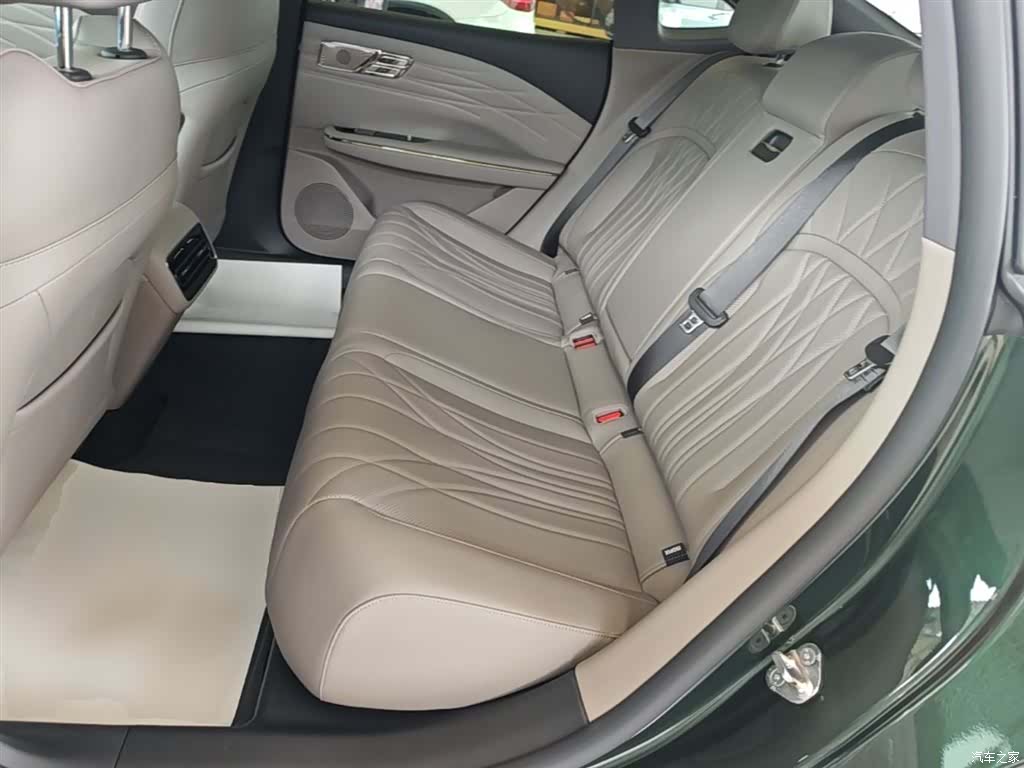 Geely 8, 2025 17
