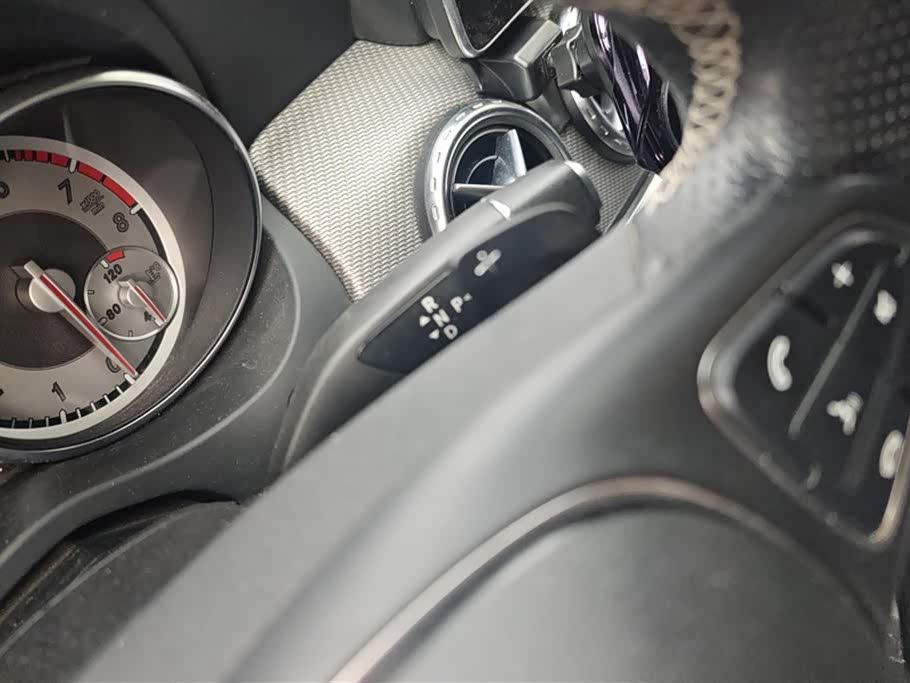 Mercedes-Benz GLA Mercedes-Benz GLA