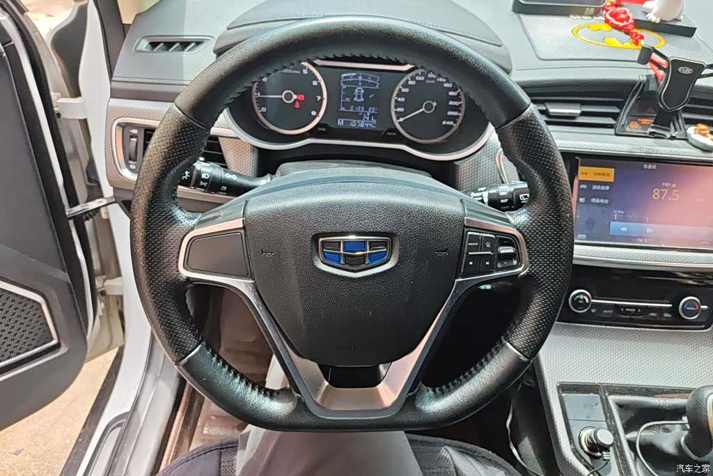 Geely Emgrand, 2017 15
