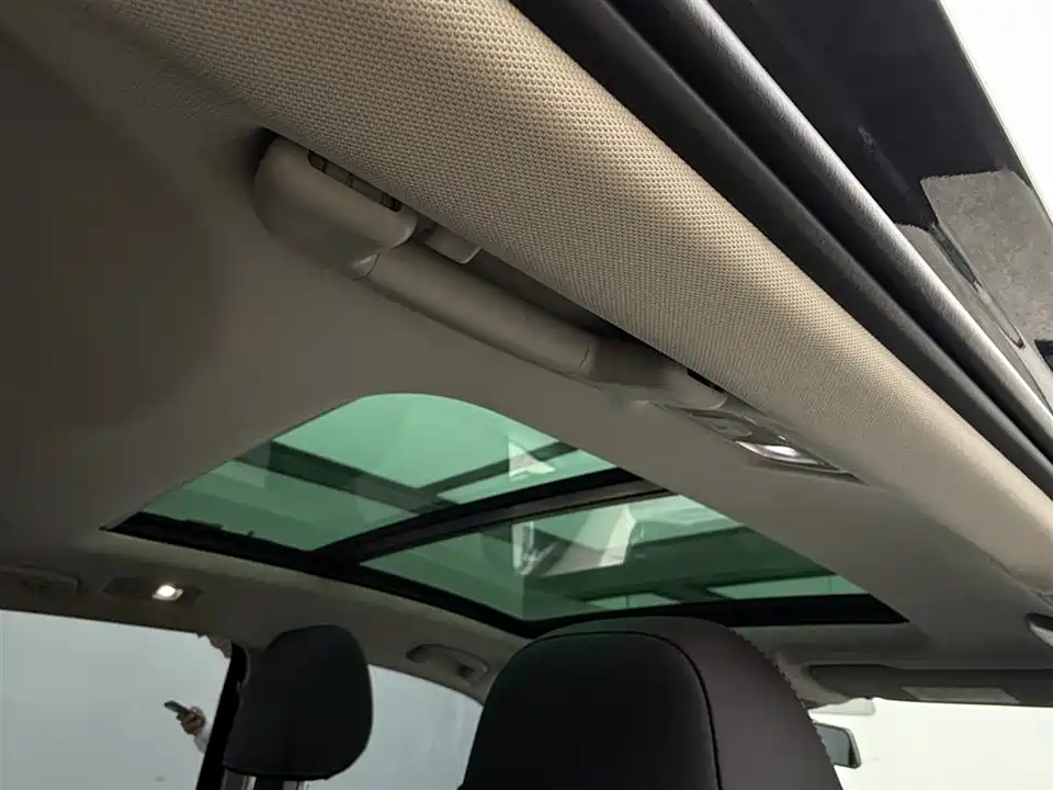 Volkswagen T-ROC exploring Songs