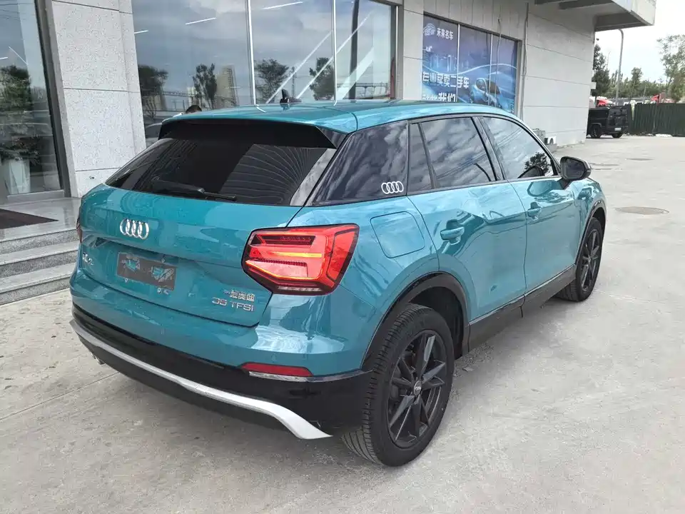 Audi Q2L