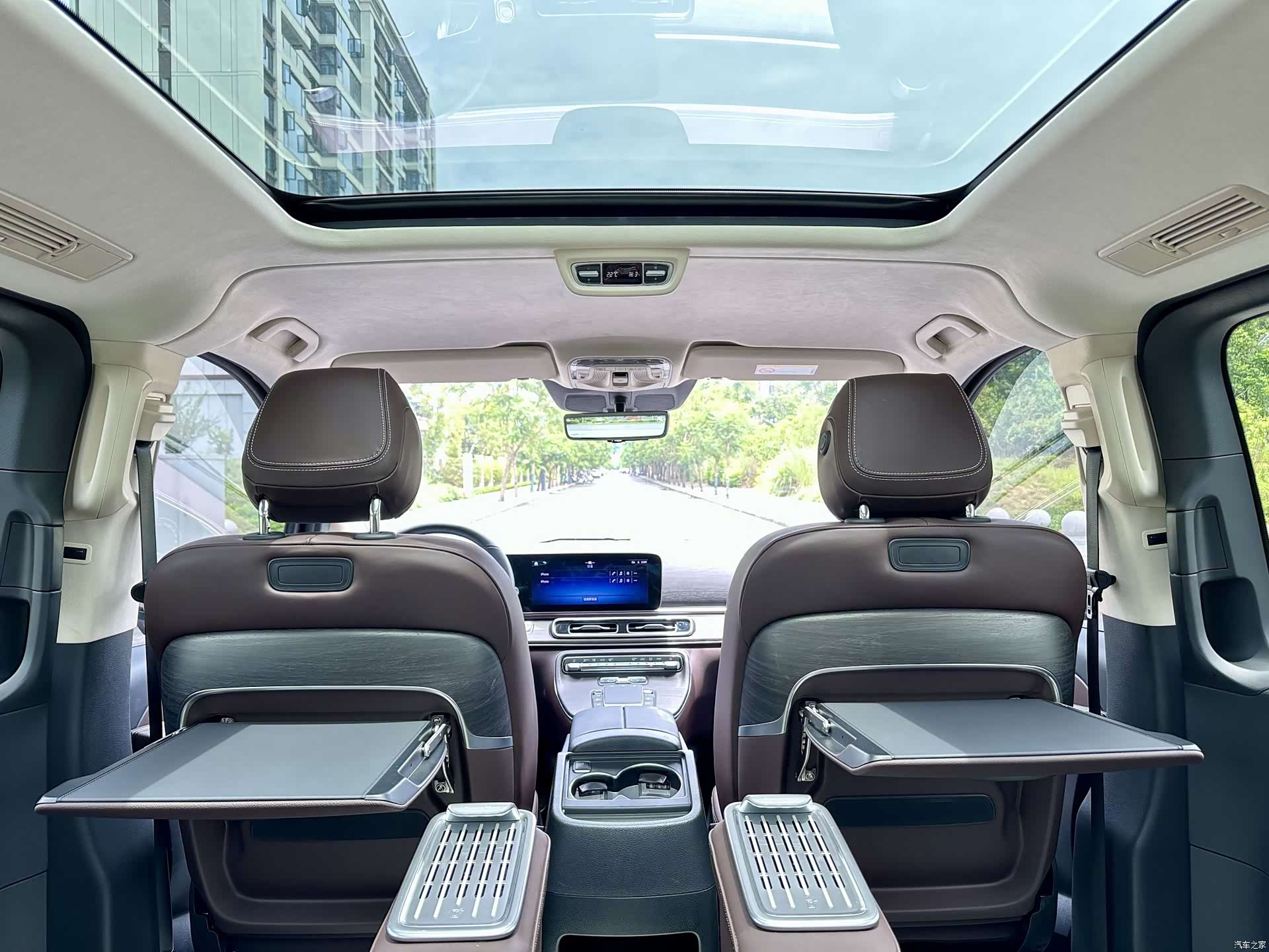 Mercedes-Benz V-Class, 2025 16