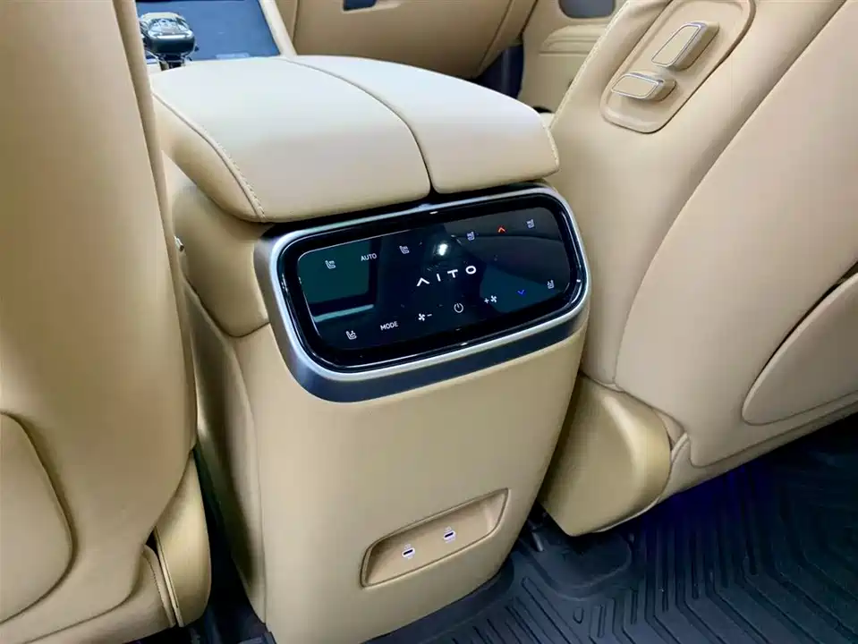 AITO Ask the world M7