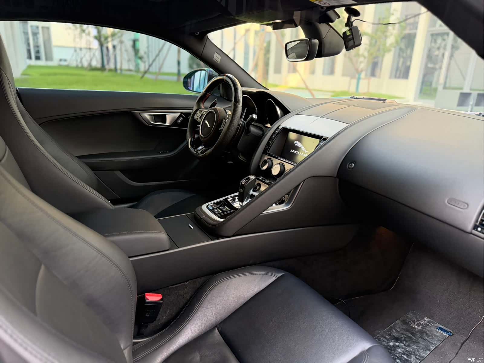 Jaguar F-TYPE, 2018 9