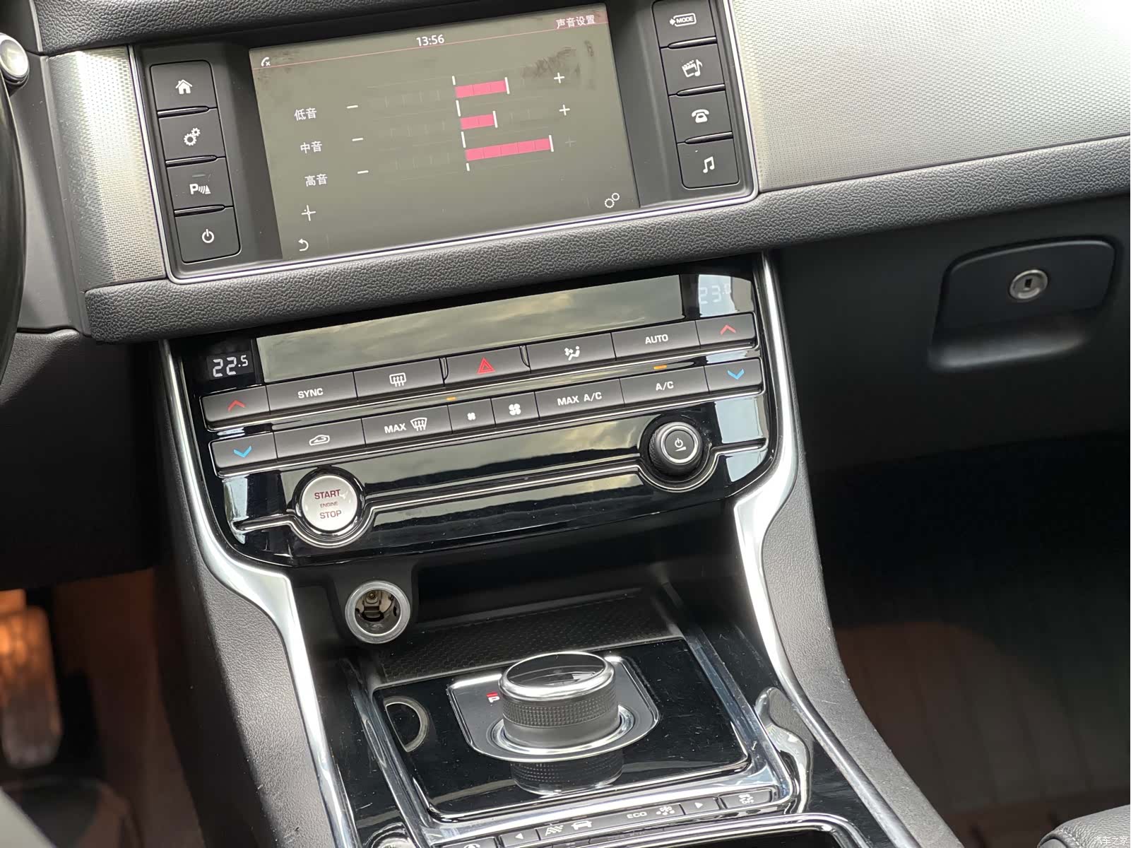 Land Rover XFL, 2018 15