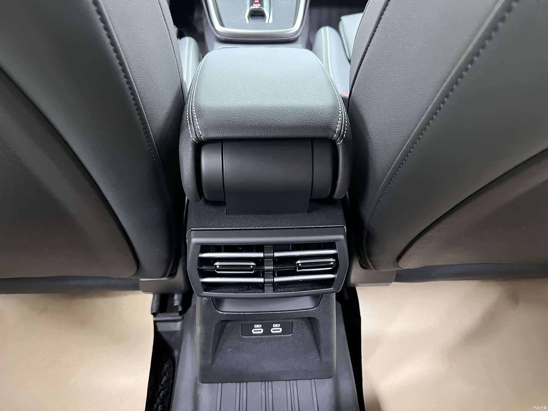 Audi Flying Spur, 2024 21