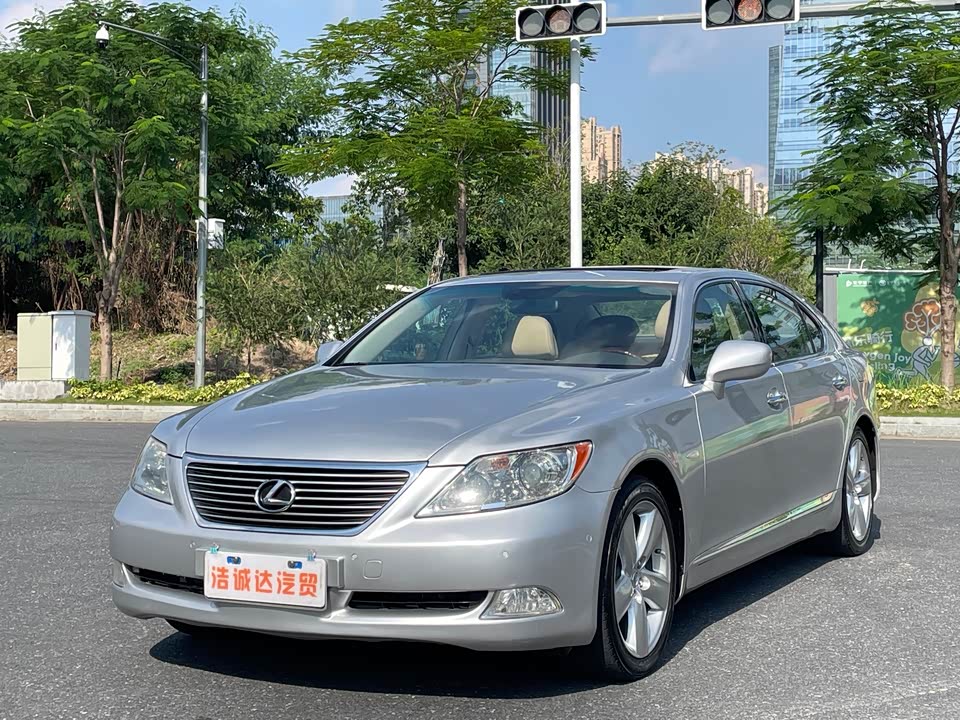 Lexus LS