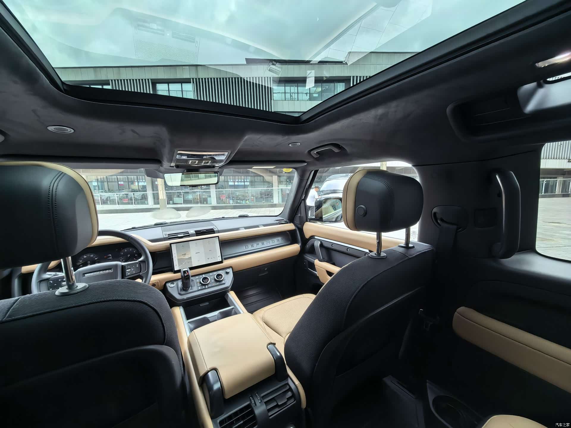 Land Rover Defender, 2025 11