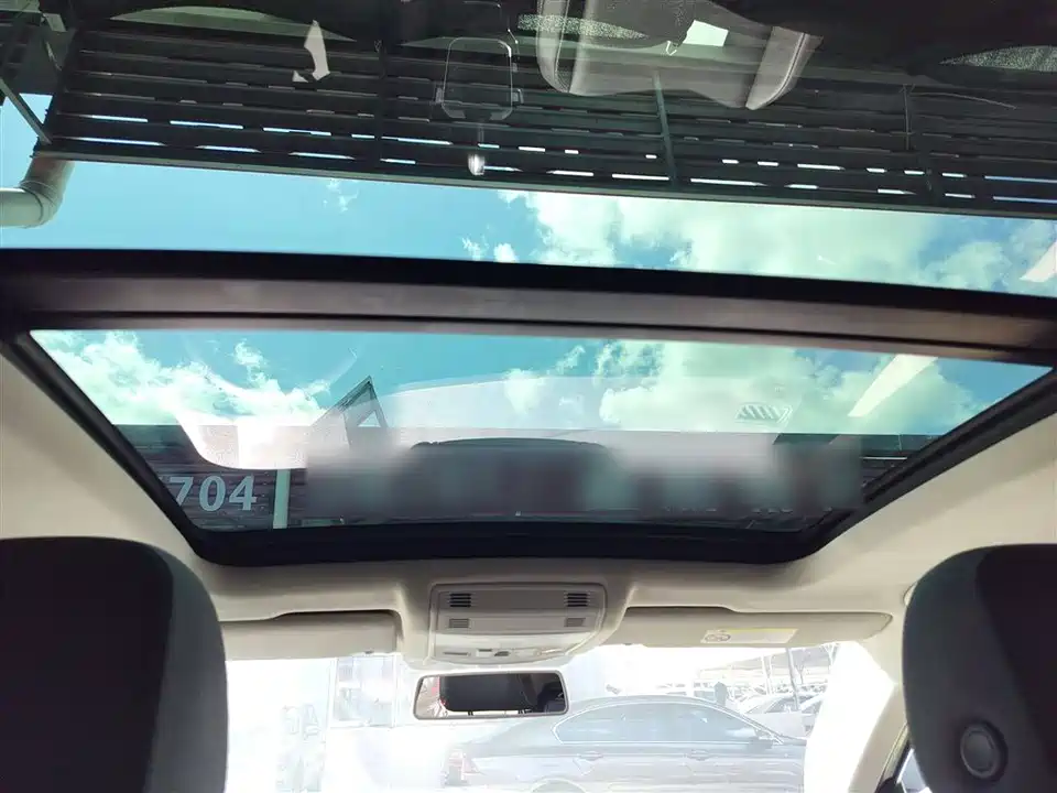 Volkswagen T-ROC exploring Songs